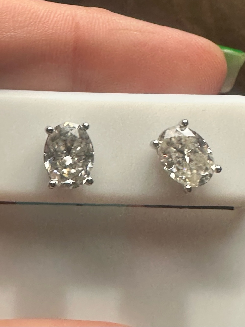 Oval moissanite Stud Earrings in Silver - Sparkling Clear Stones